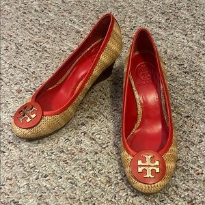 Tory Burch Red and Gold Sally Raffia Wedges Size 6.5